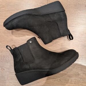 Denver Hayes Black Wedge Ankle Boots